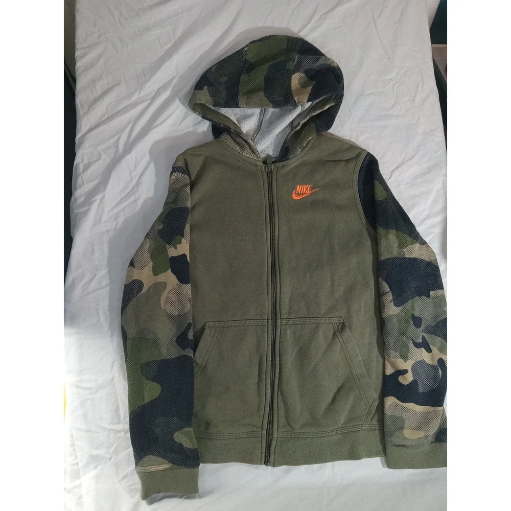 Nike‎ Camo Hoodie Youth Size Large  Boys/Girls Hooded Sweatshirt. Orange Swoosh
